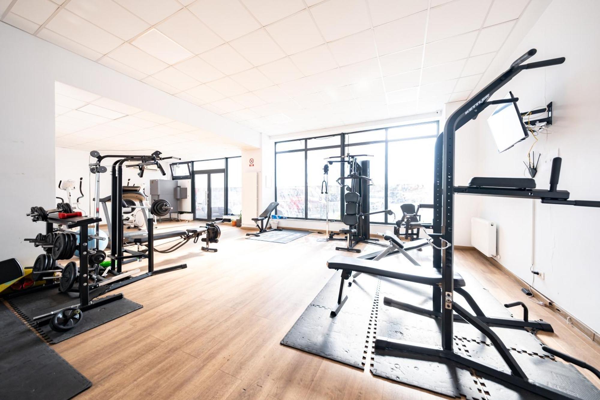 The Golden Studio - With Free Gym ブカレスト エクステリア 写真